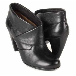 Sofft Womens Black Freeda Ankle Boots
